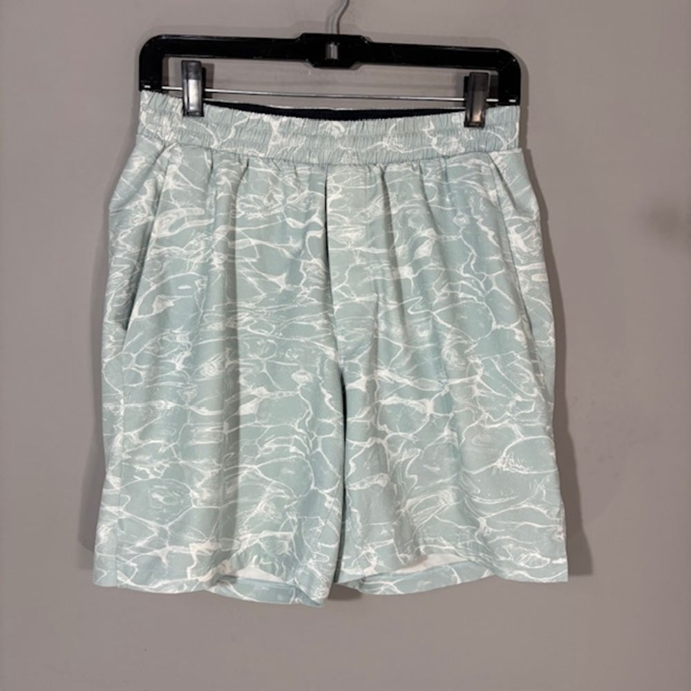 Lululemon Shorts Mens Medium Green Water Print Athletic Elastic Waist Pockets